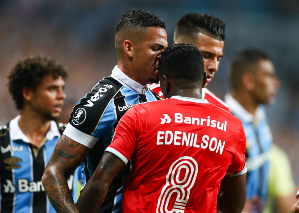 , Gremio-Internacional 8 espulsi e maxi rissa per il campo. (VIDEO)