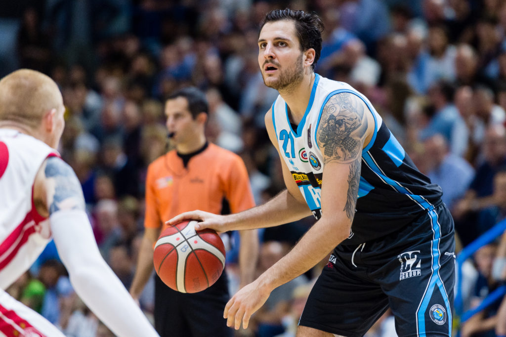De Vico, Ufficiale, De Vico è un giocatore di Varese