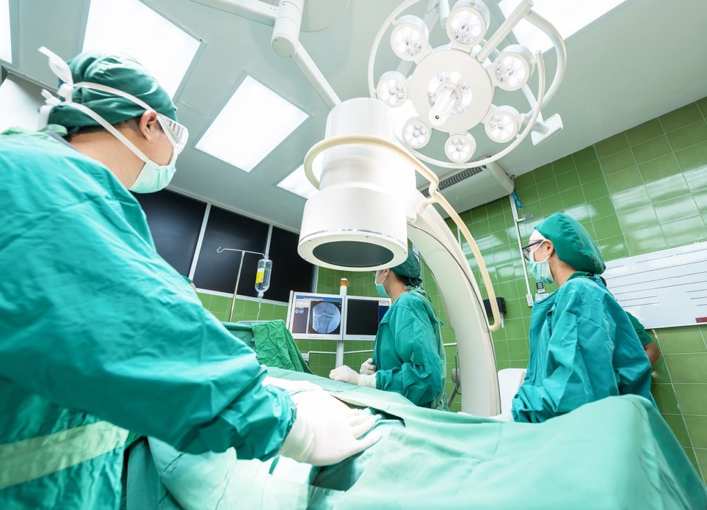 , Perde il pene ma i medici glielo ricostruiscono sul braccio